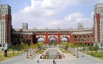 某高校教师的述职报告5篇