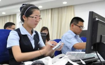 柜员上半年工作总结8篇