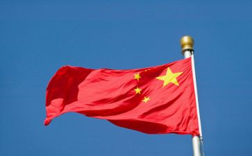 红旗小班教案6篇