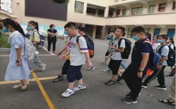 六年级的我作文300字参考5篇