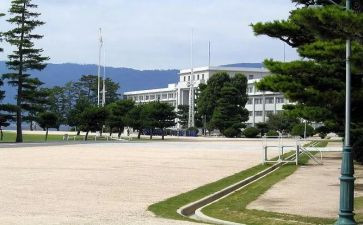 学校内的自我鉴定8篇