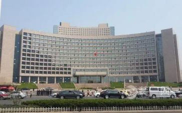 易政府工作报告推荐8篇